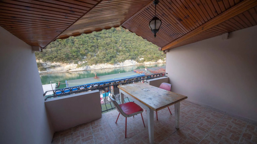 Balcony & Terrace