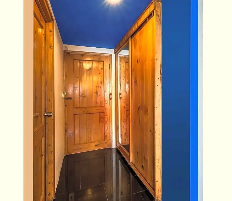 Deluxe Double room (full double bed)