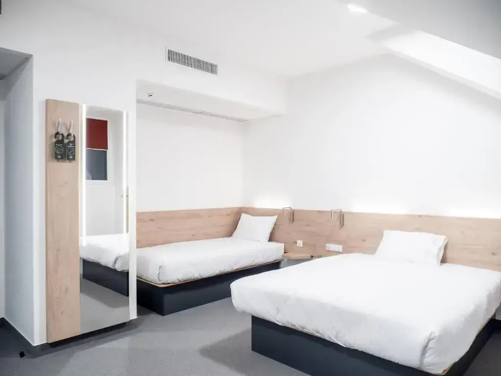 Triple room