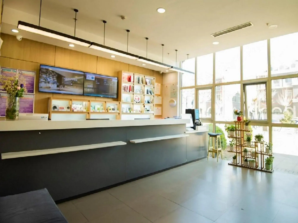Lobby & Reception