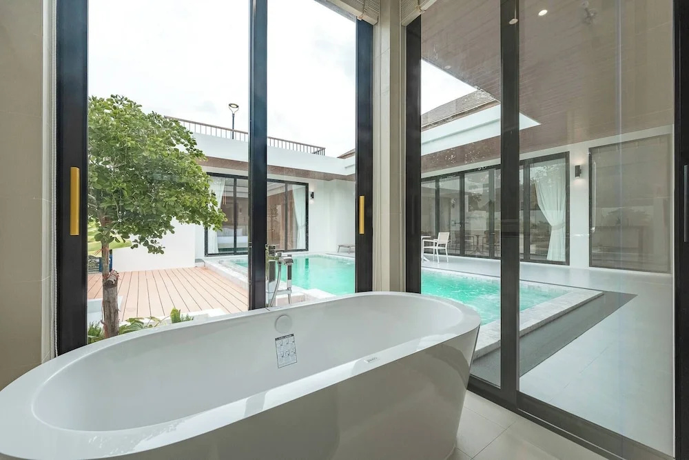 New Pool Villa With Fitness and Tennis Court