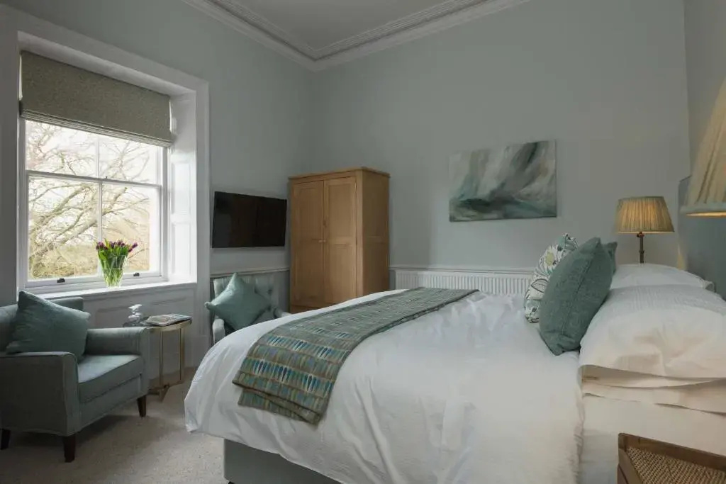 Superior Double room with garden view (full double bed)