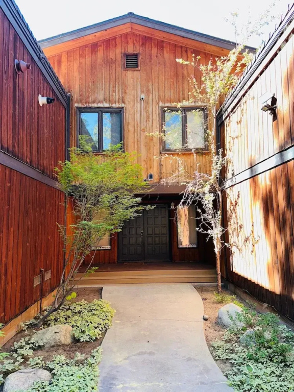 Cyh1281- Tahoe Acres 5 Bedroom Home