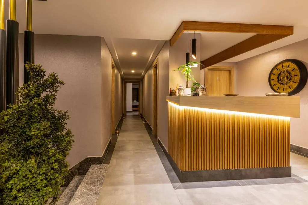 Lobby & Reception