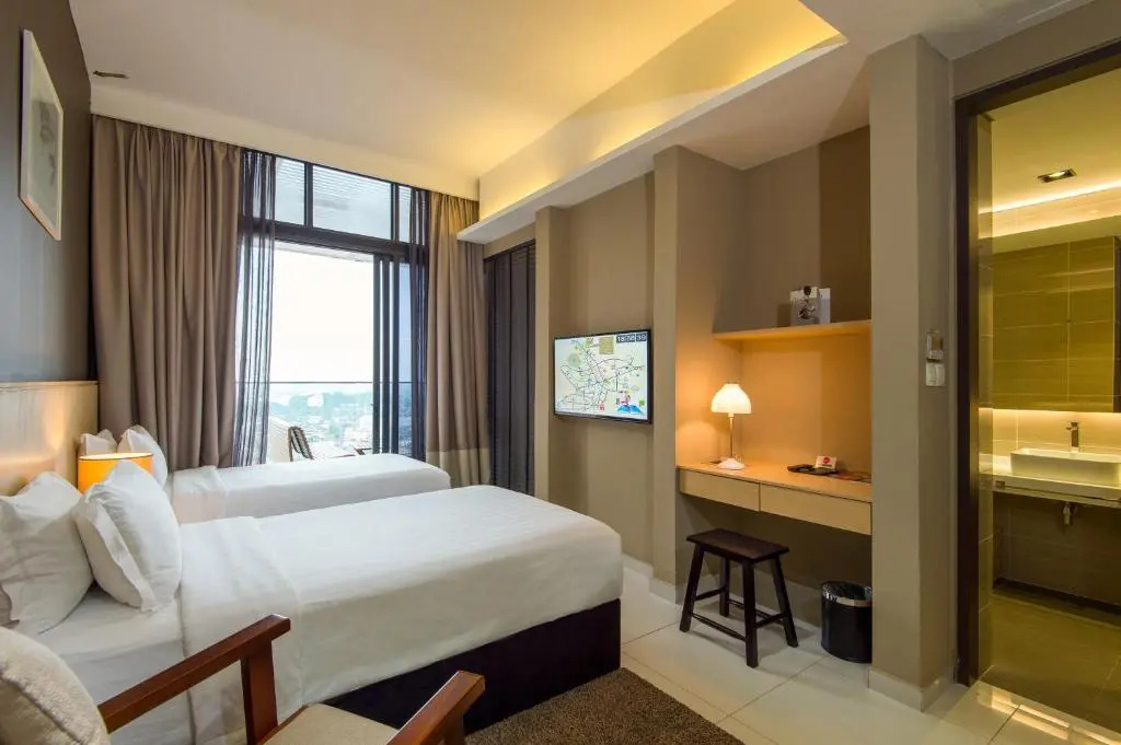Executive room with balcony and with city view