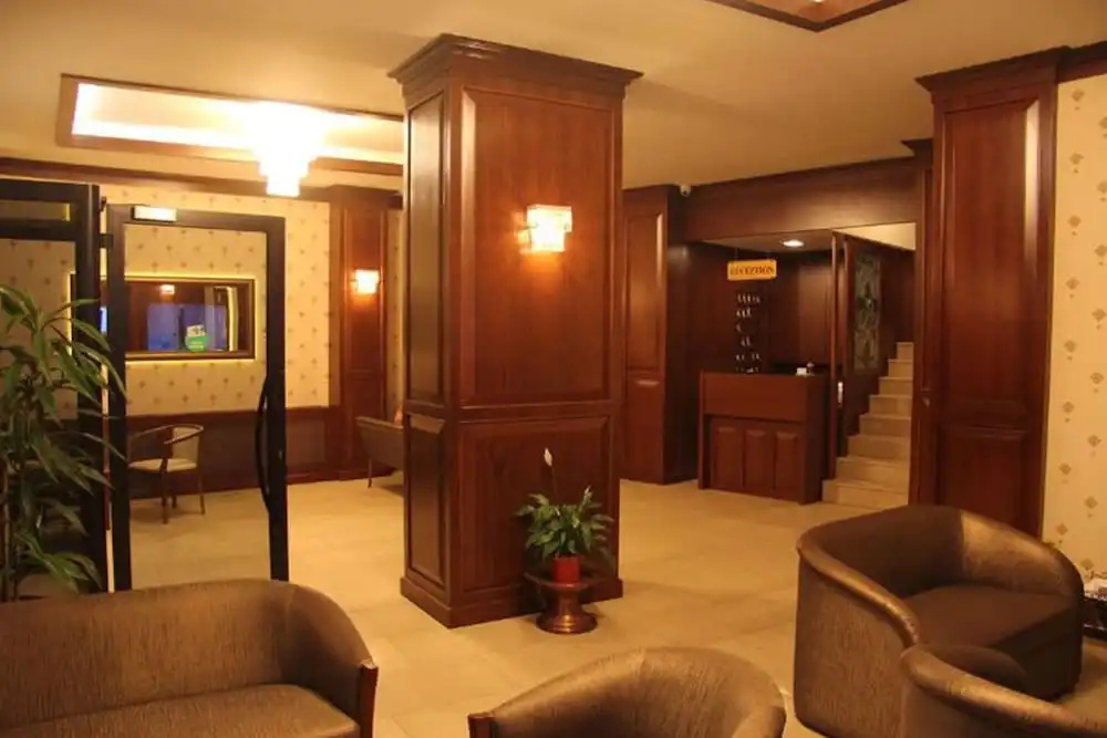 Lobby & Reception