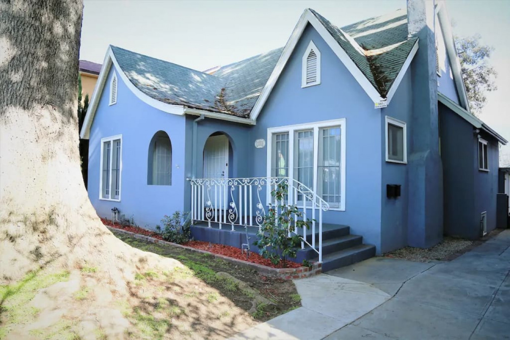 QUAINT UPDATED 2-BEDROOM HOUSE IN GLENDALE (p2)