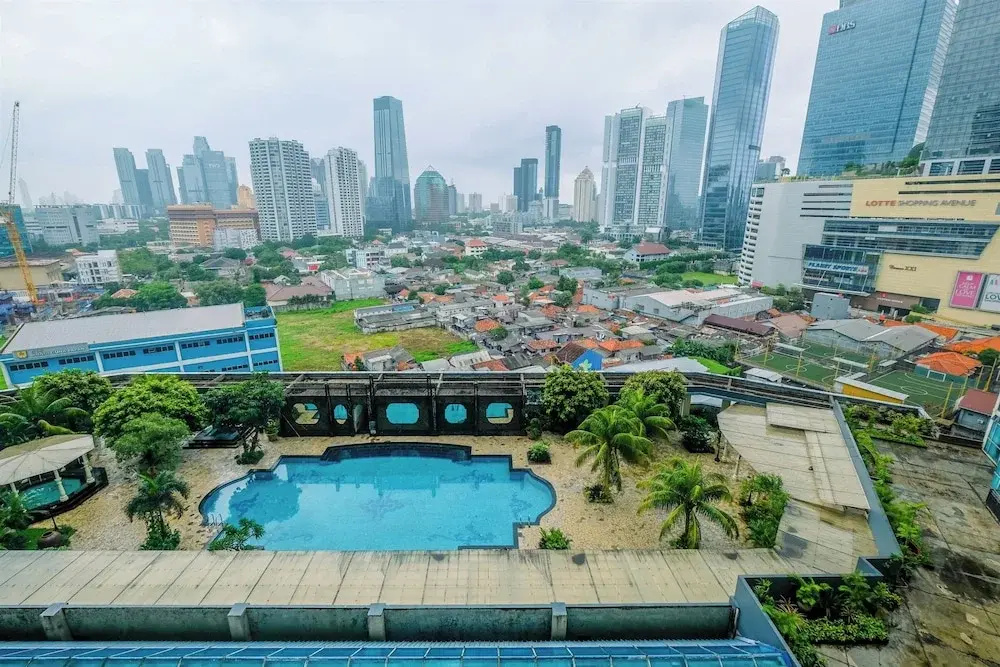 Elegant and Comfy 1BR with Extra Room Apartment at Bellagio Residence
