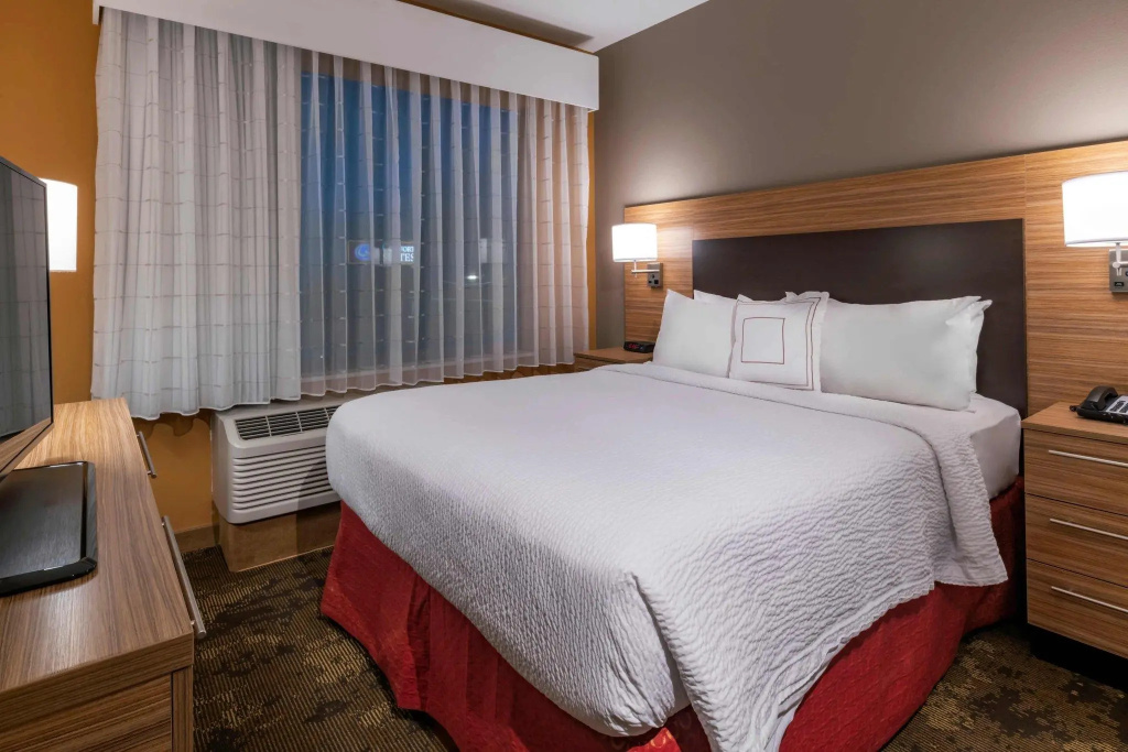 1 Bedroom Double Suite with mountain view (full double bed)