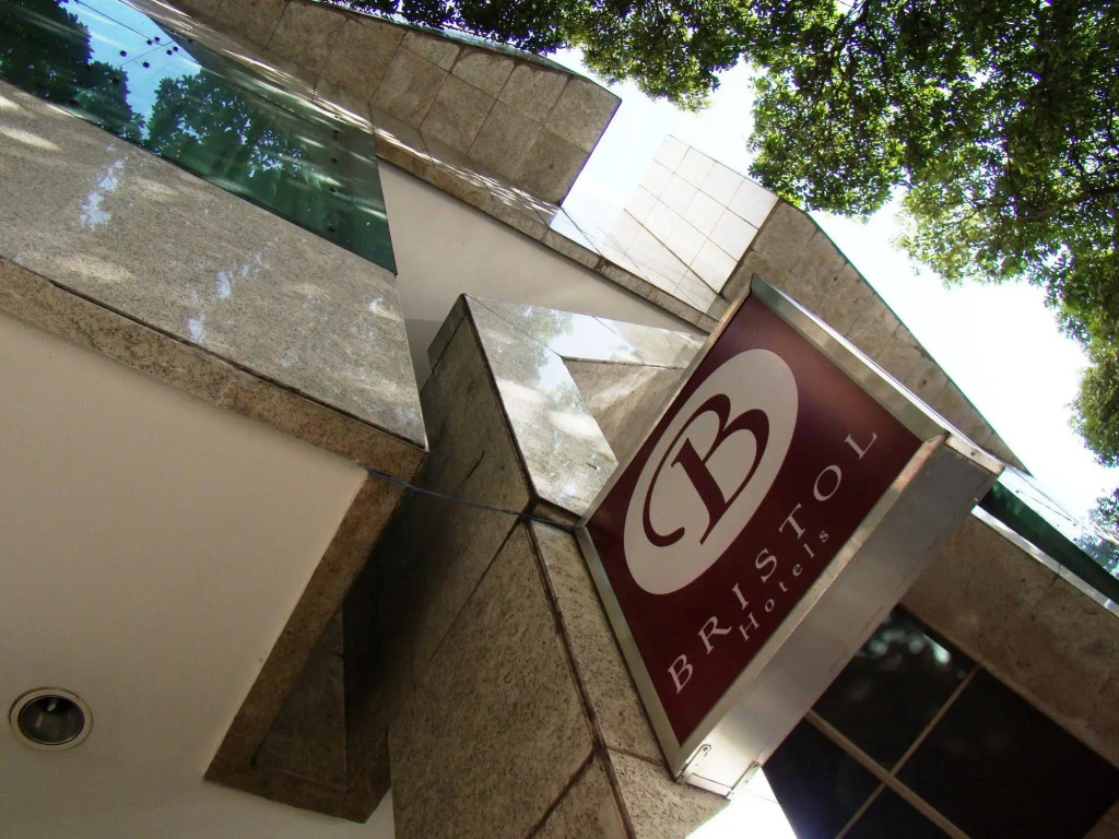 Bristol Merit Hotel — фото