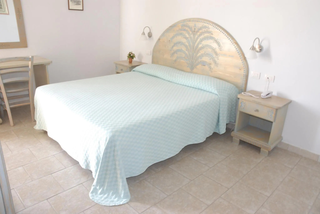 Double room (full double bed)