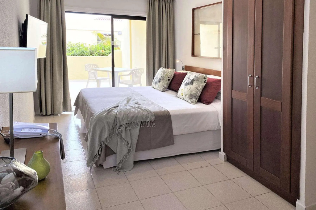 Double Studio (full double bed)