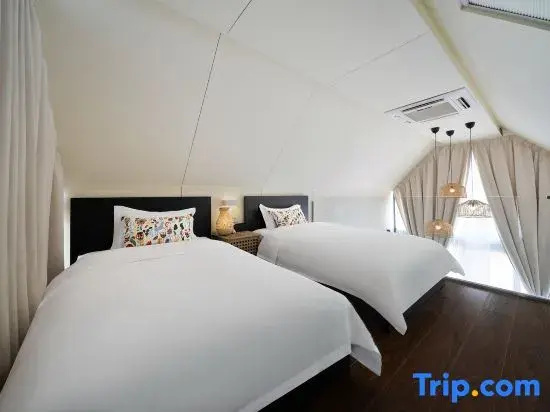Standard Double room with lake view (twin beds)