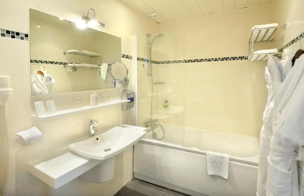 Standard Double room with sea view (full double bed)