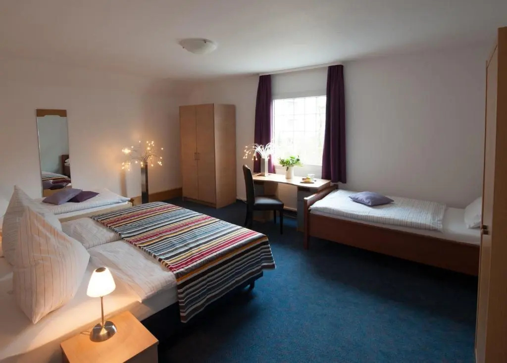 Standard Triple room