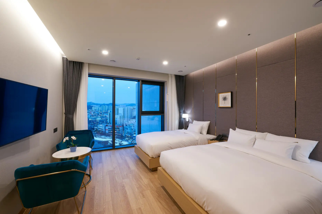 Deluxe Double Family room (twin beds)