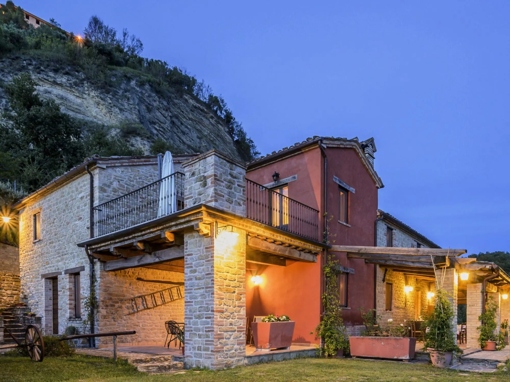 Pretty Holiday Home with Terrace in Monte San Martino Italy