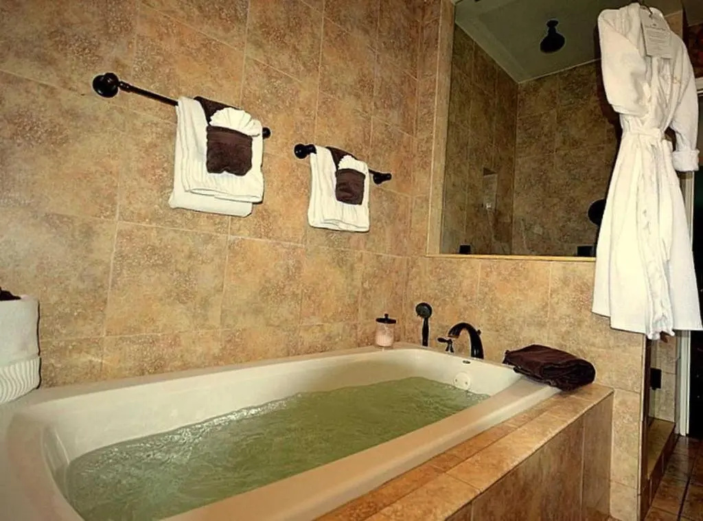 Standard Double room with balcony (full double bed)