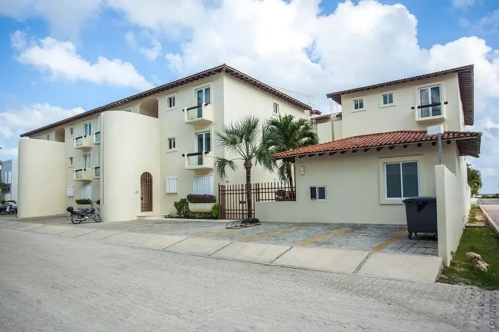 1BR Condo - Best Location! Pool+beach! Sleeps 4!!