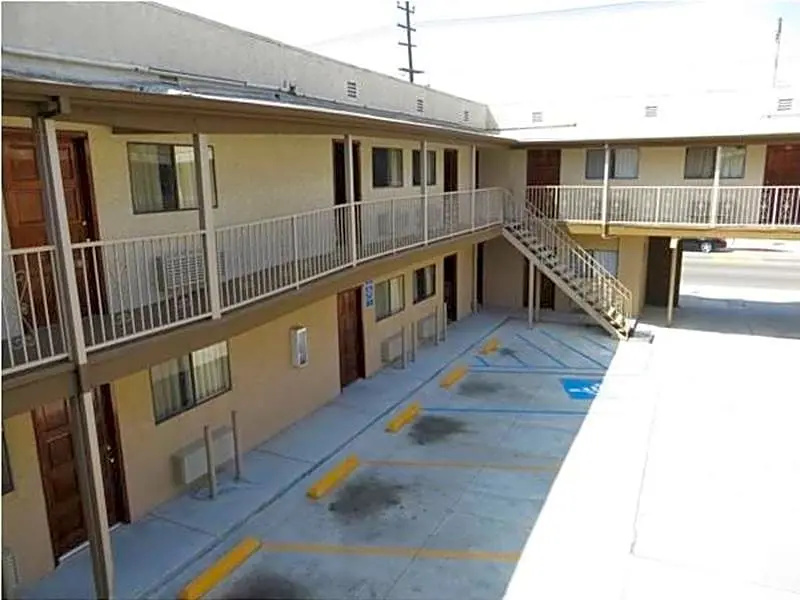 Golden West Manor Motel
