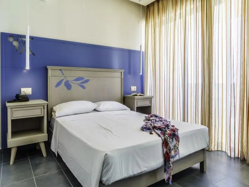 Deluxe Double room with sea view (full double bed)
