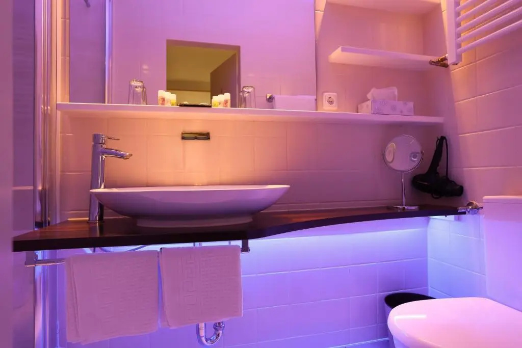Comfort room