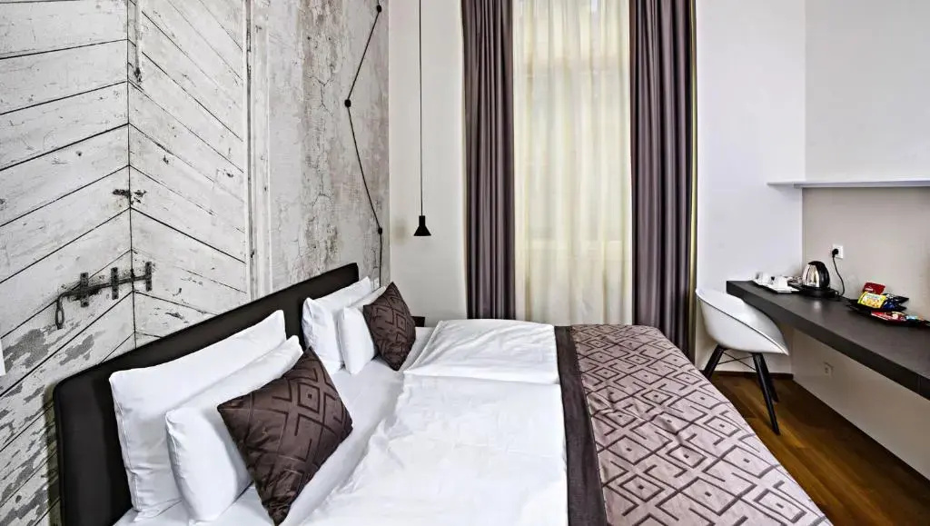 Golden Crown Hotel - Chambres
