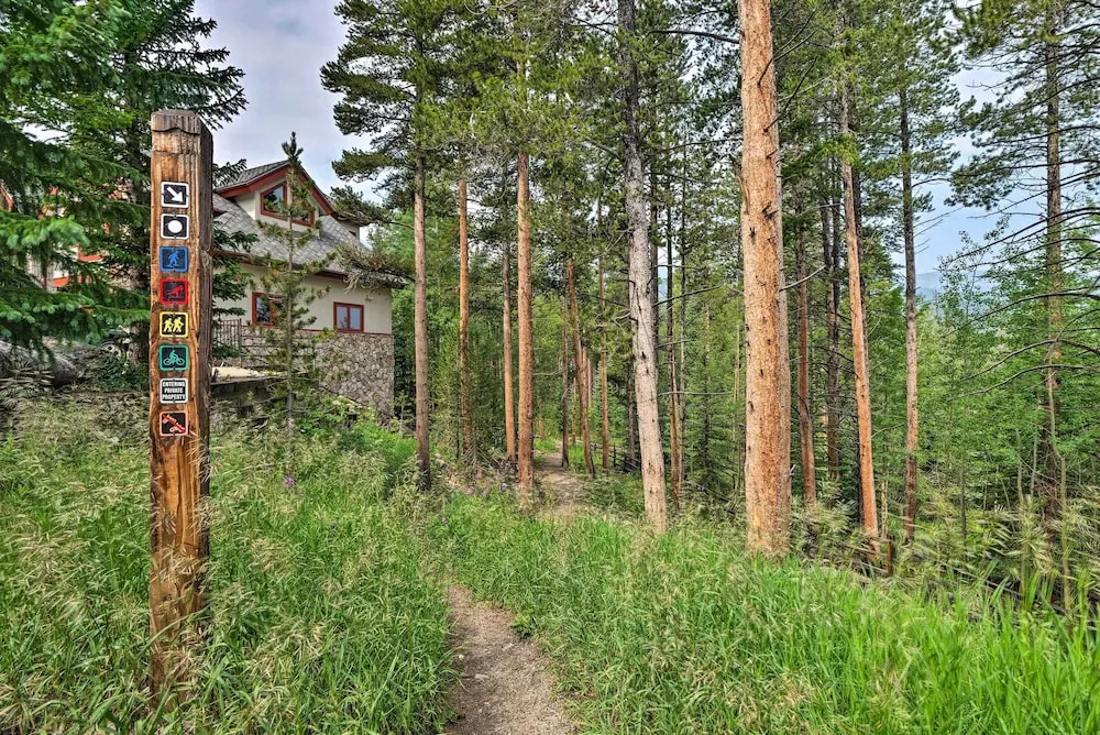 Spacious Breck Gem w/ Hot Tub: Walk to Ski Shuttle