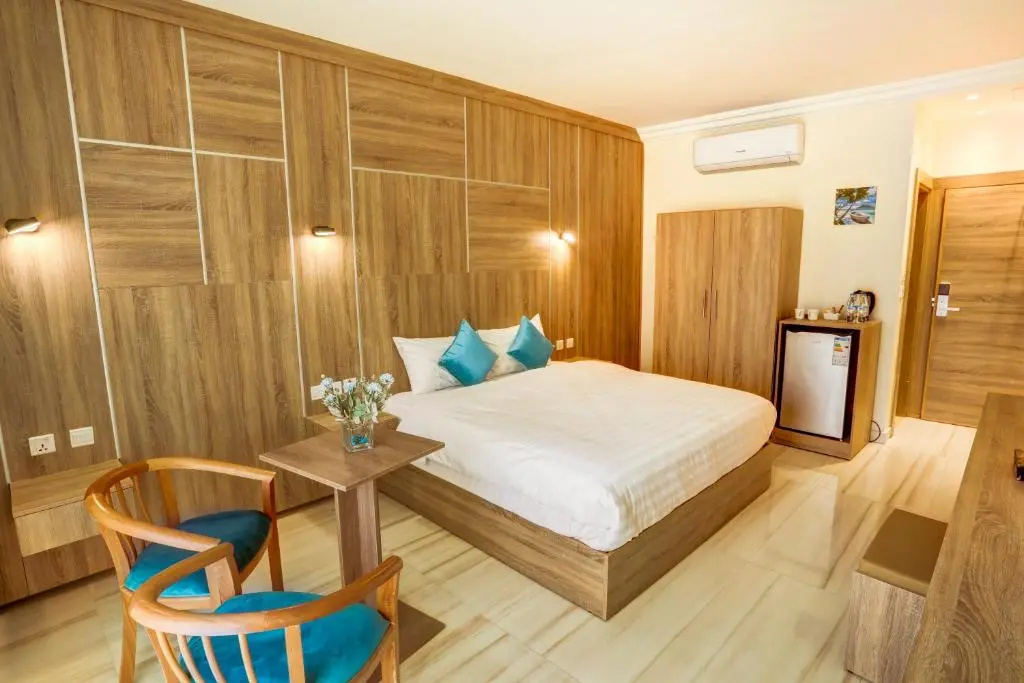 Deluxe Double room with partial sea view (full double bed)