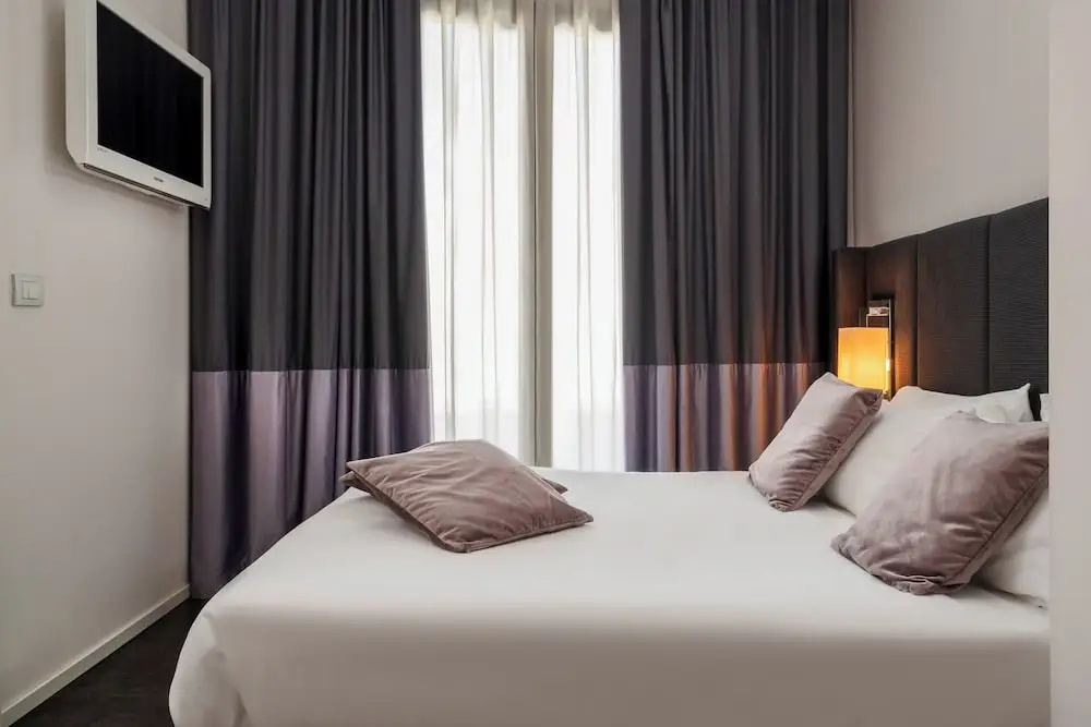 Standard Double room with balcony (full double bed)