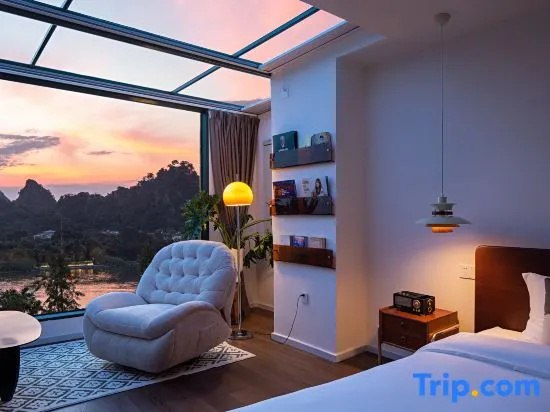 2 Bedrooms Standard Family room with river view