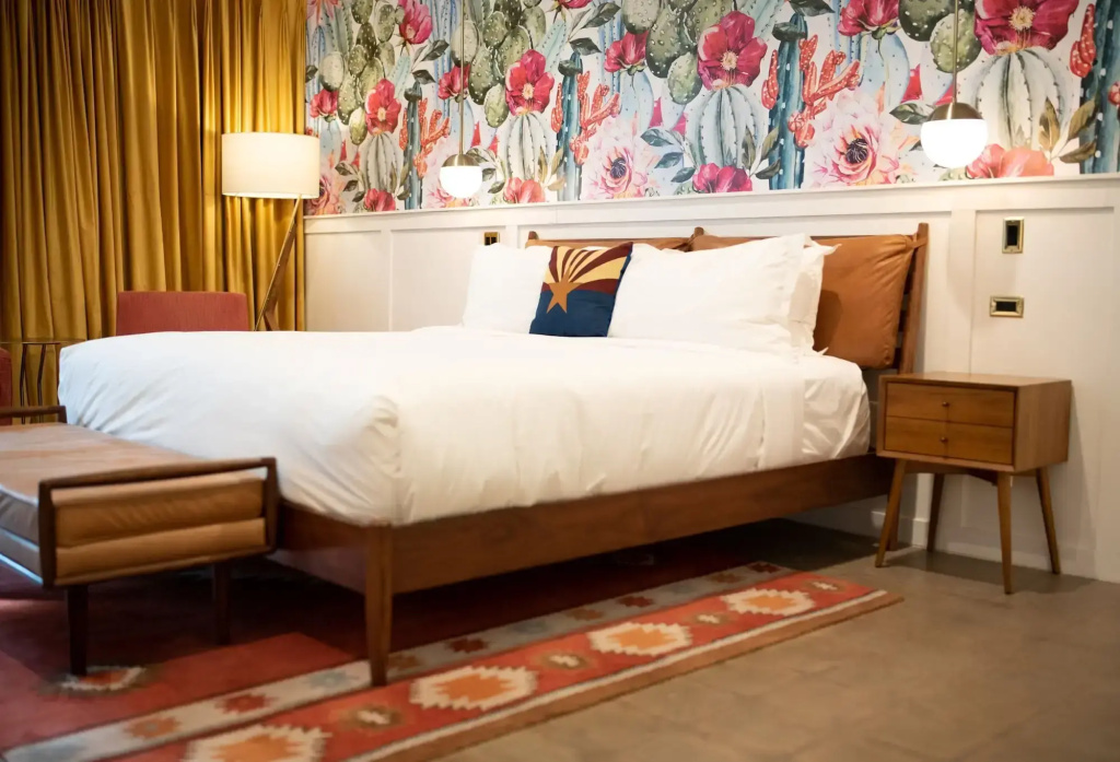 Rise Uptown Hotel — 4