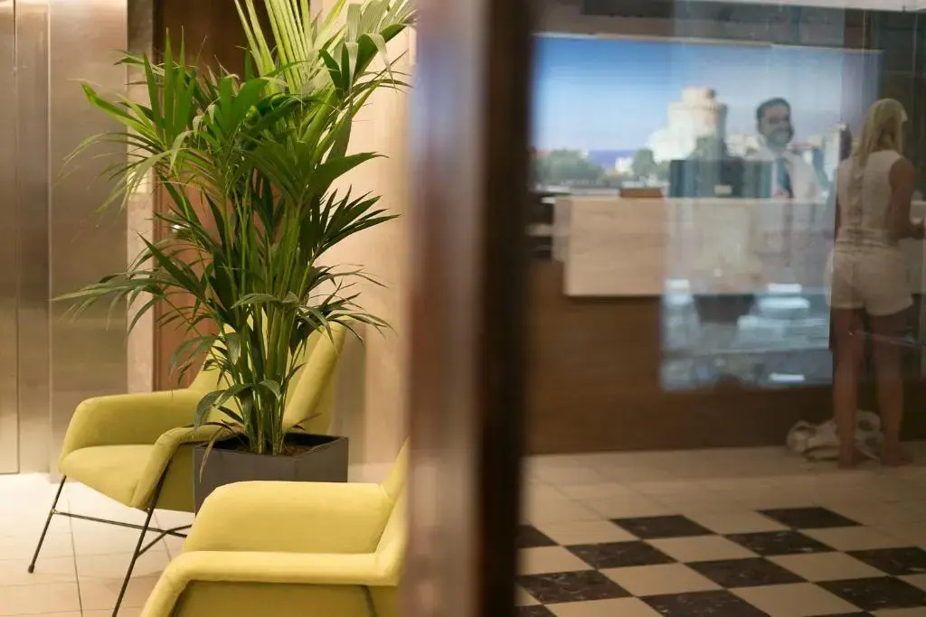 Lobby & Reception