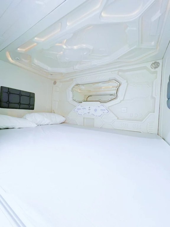 Hostel Space Capsule — 5