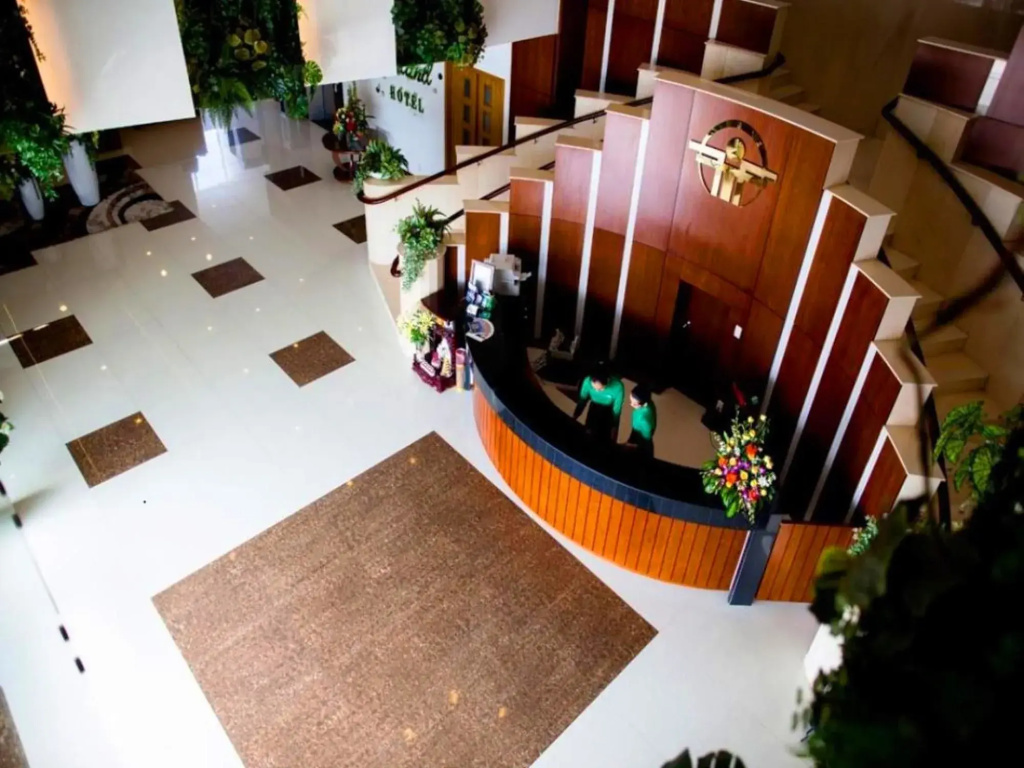 River Hotel - 3