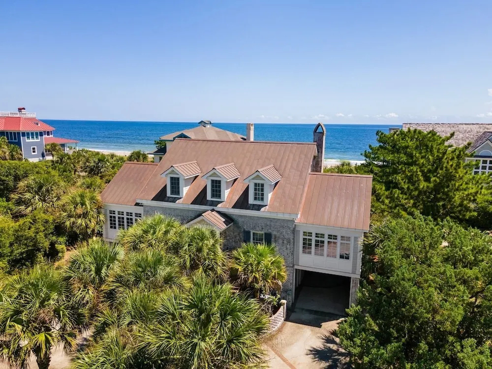 Relax And Enjoy The Spectacular Views In This Picturesque Home 6 Bedroom Home by Peace Vacations