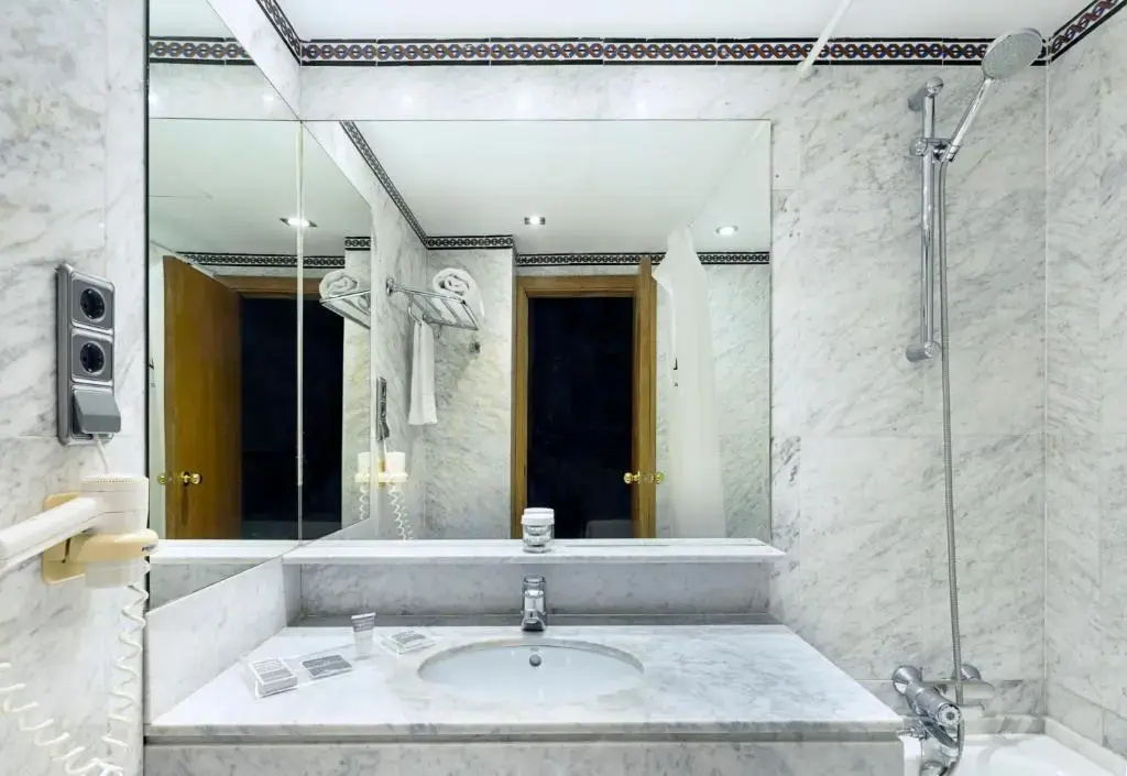 Catalonia Giralda Hotel - Chambres