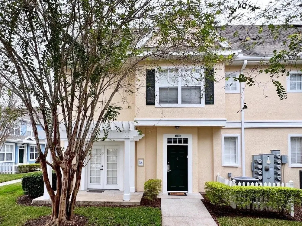 Lovely Family Town Home In Great Location 4 Bedroom Townhouse by RedAwning