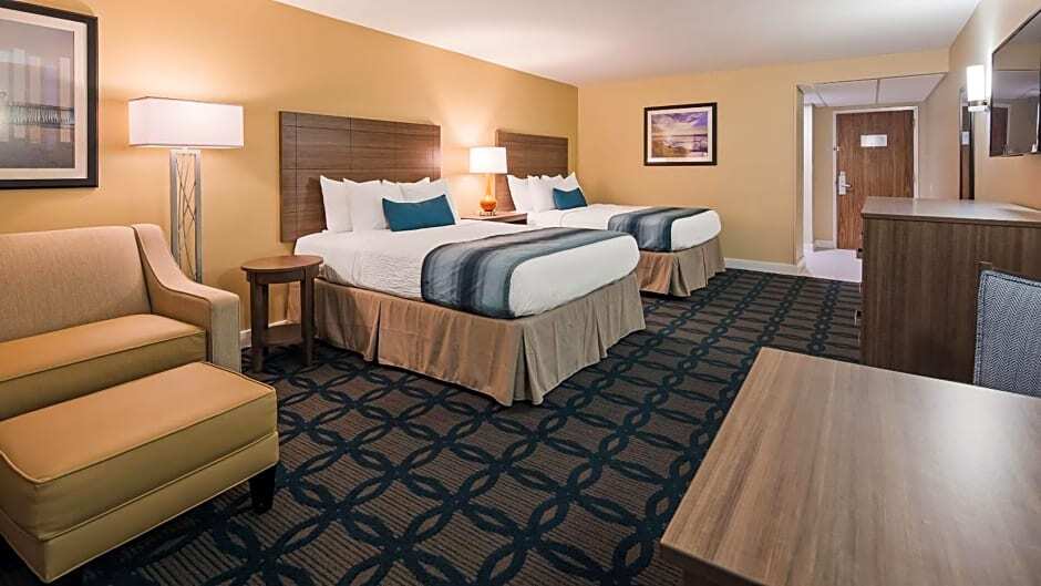 Четырёхместный номер Standard с балконом в Best Western Plus Ocean City