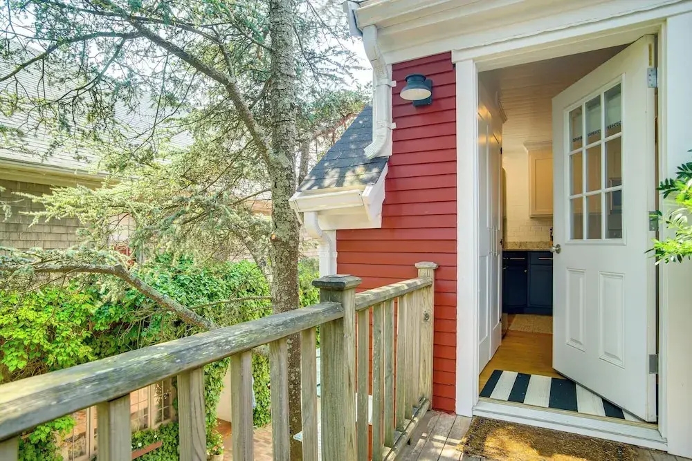 Airy Nantucket Escape in Historic Downtown!
