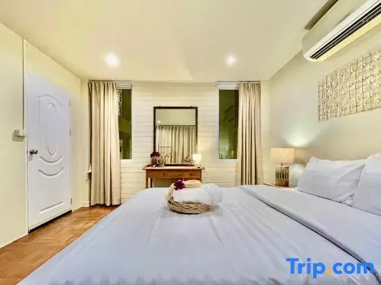 Deluxe Double room (full double bed)