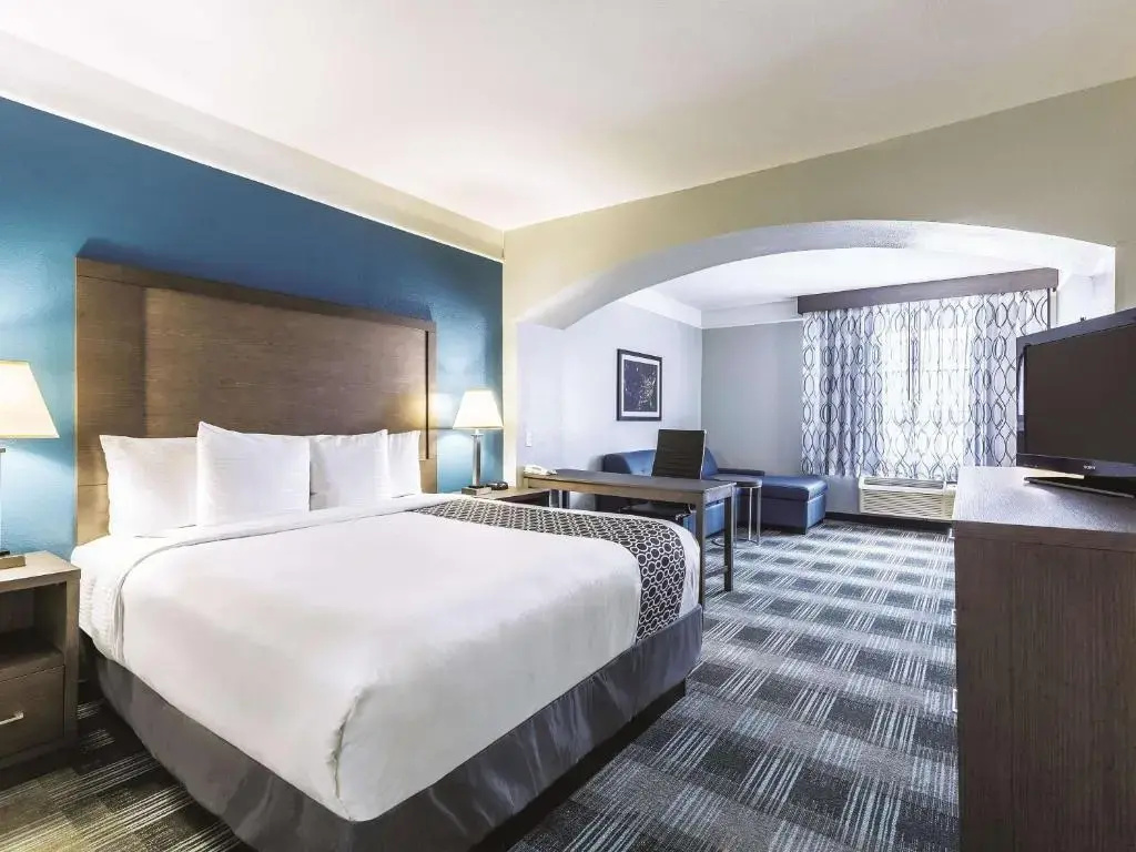 Platinum Inn & Suites Webster - Chambres