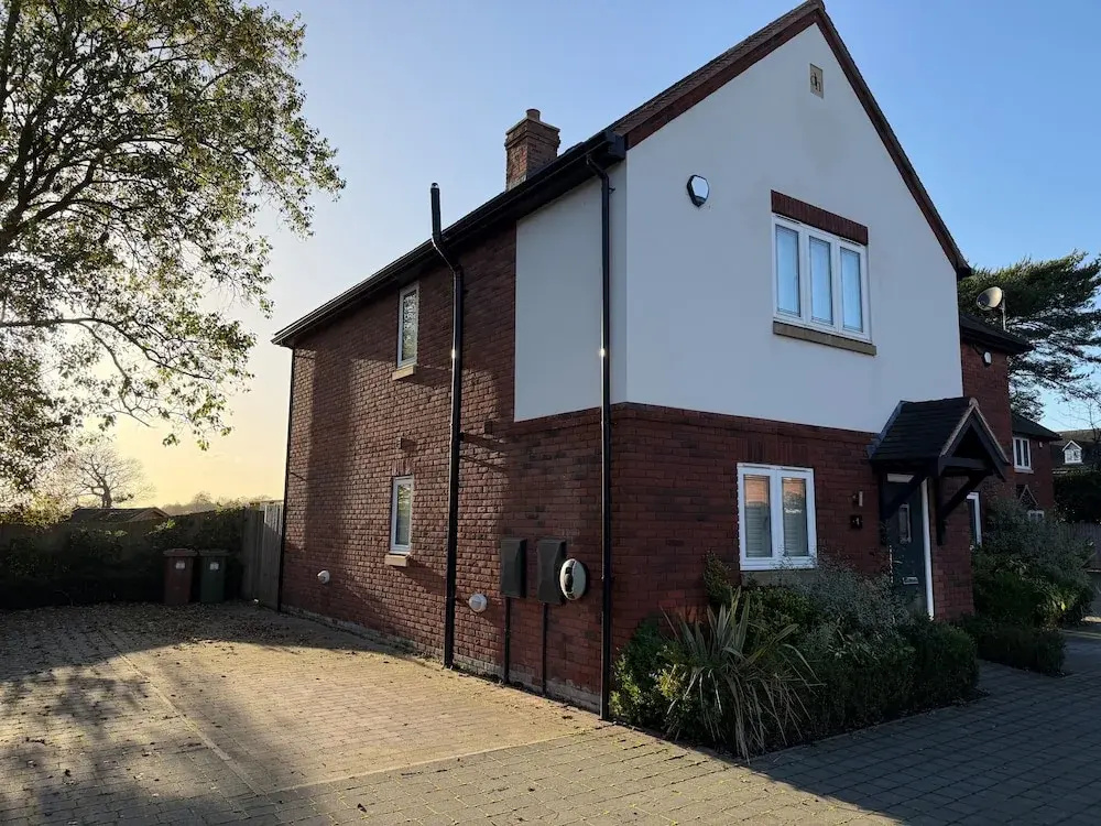 Luxury House - Sleeps up to 6 - Near Nec