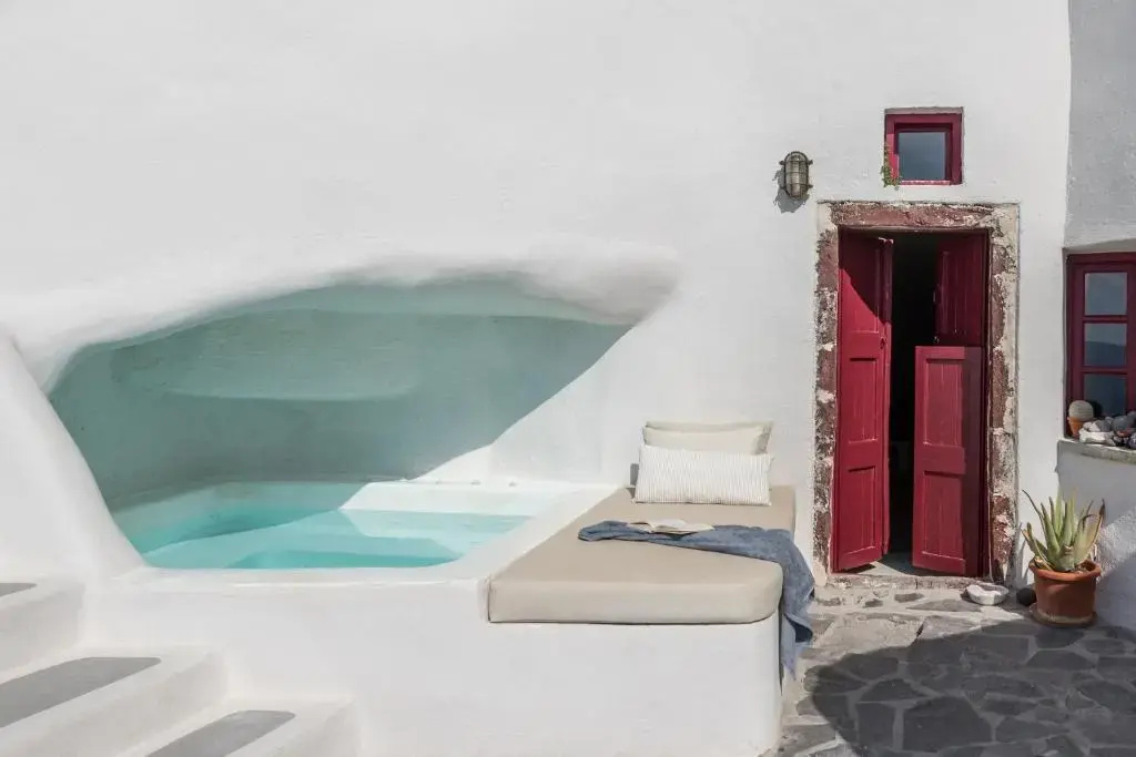 The sculptor's house by Cycladica