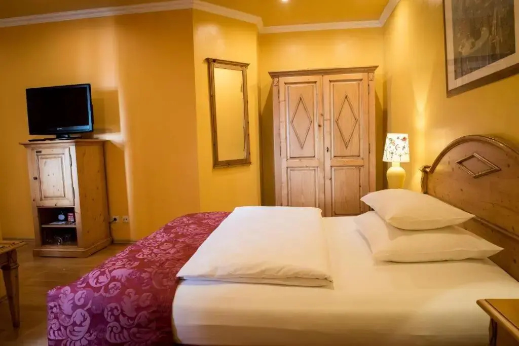 Standard Double room (full double bed)