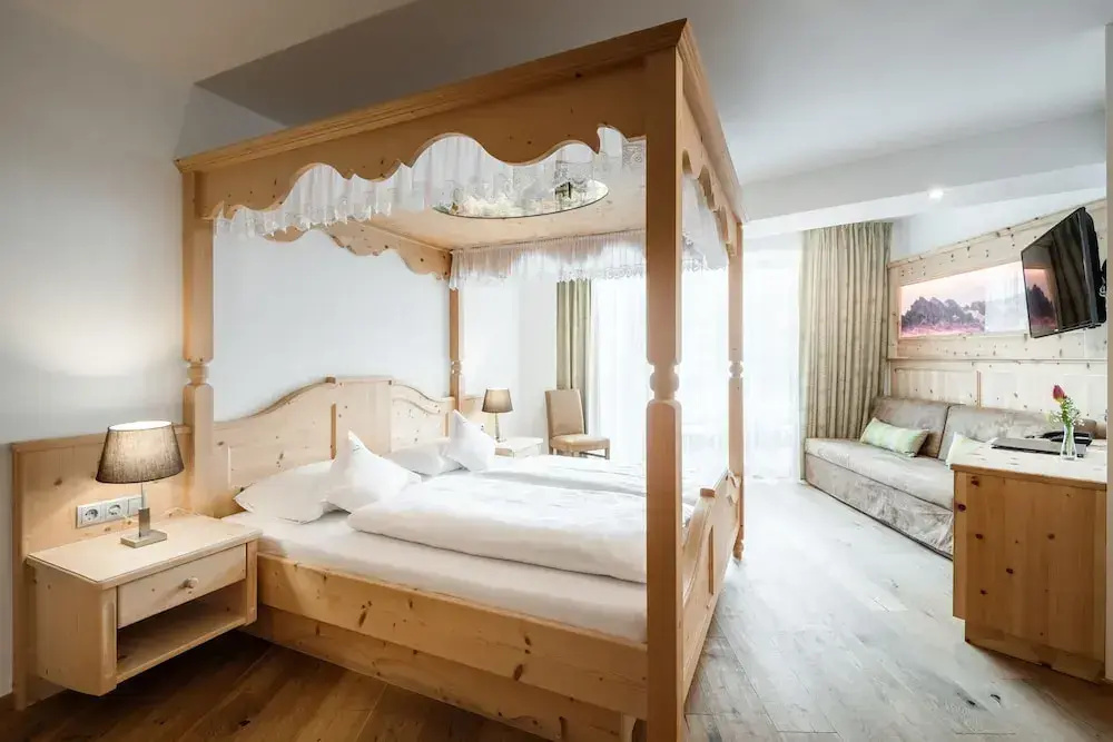 Comfort room with balcony