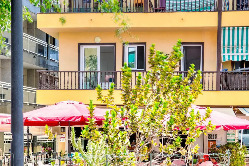 Cozy 3-bedrooms flat, main square and beachfront