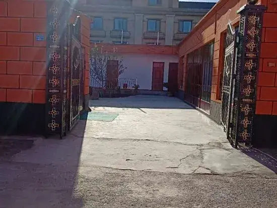 Nalati Honghui Inn
