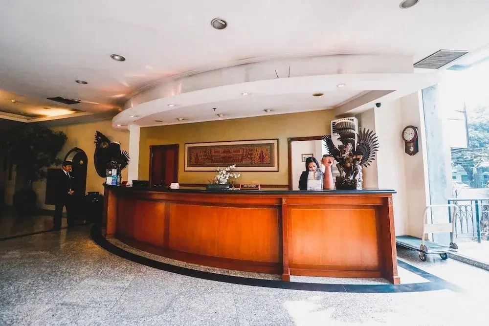 Lobby & Reception