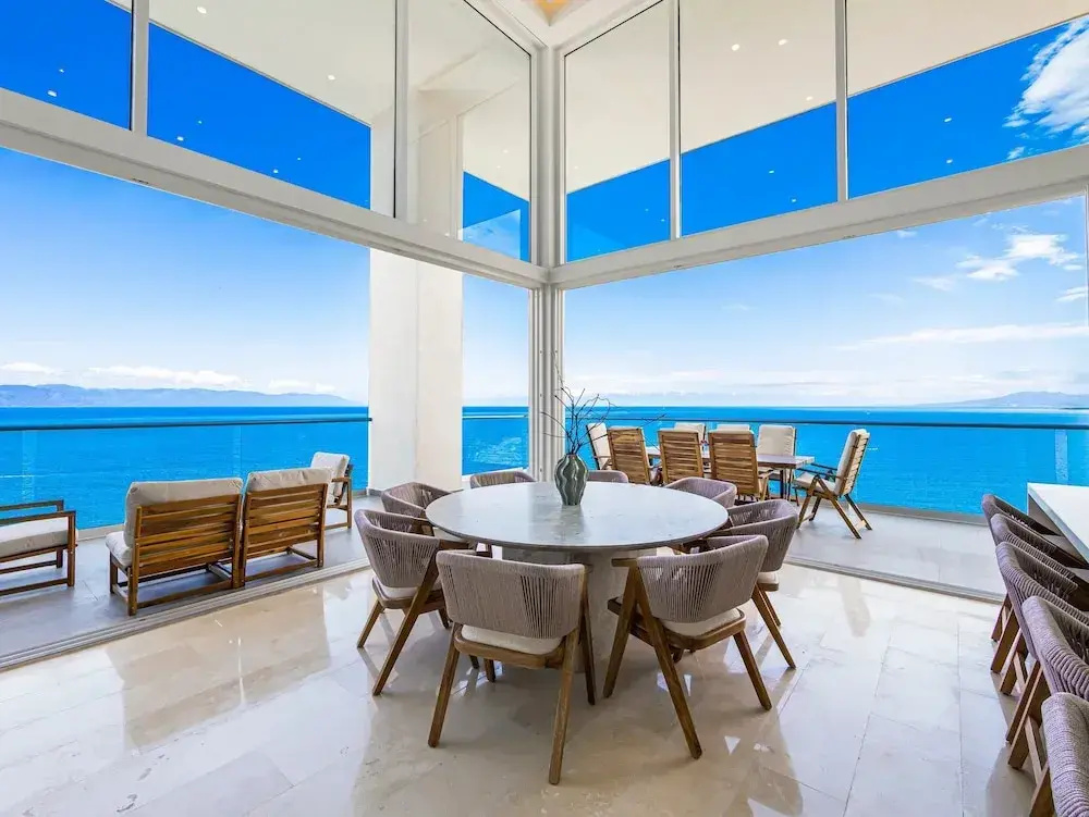 4BR Luxury Penthouse with Ocean Views
